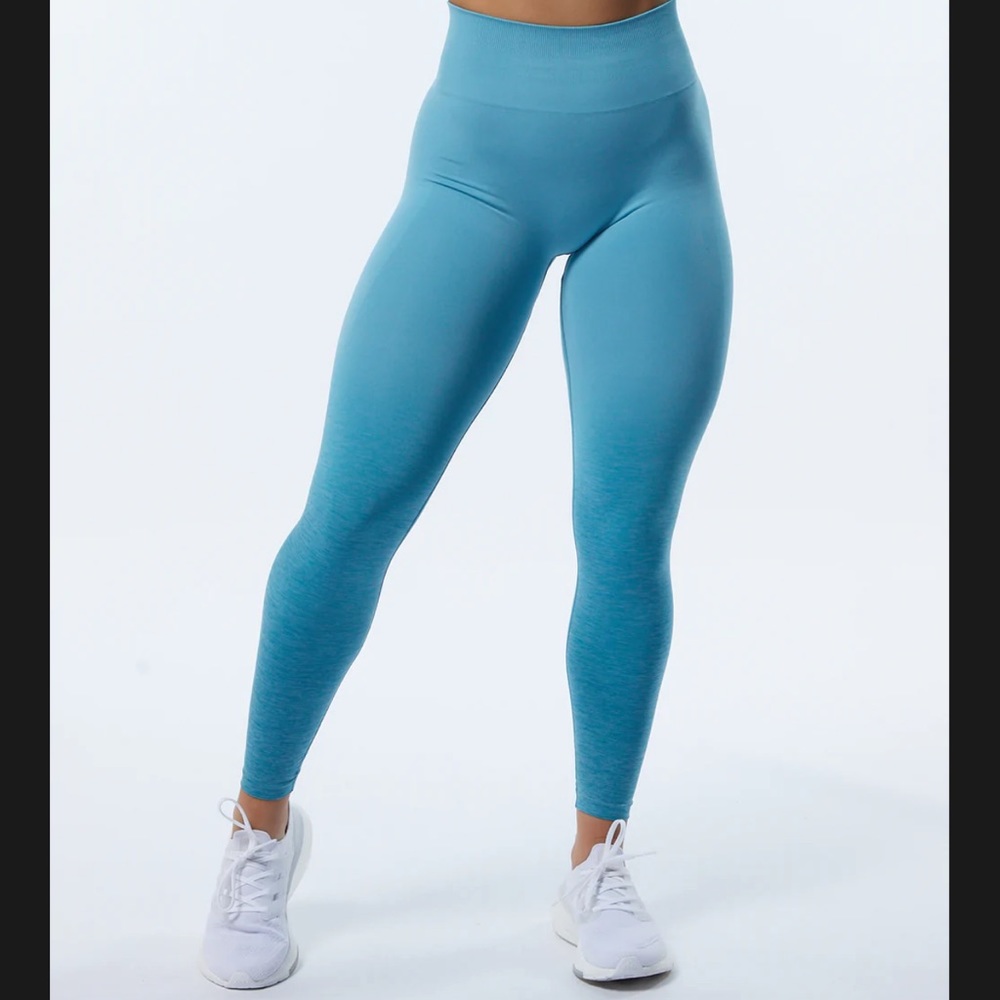 Alphalete Amplify leggings in Ocean Ombré